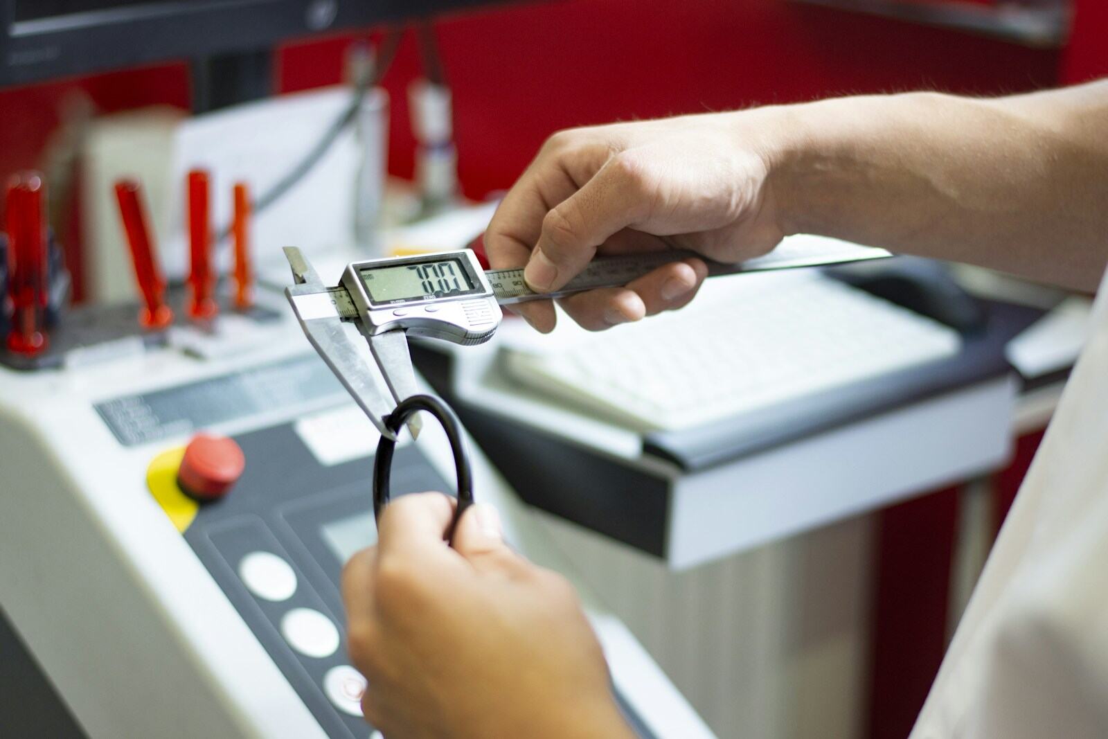 Dimensional inspection of parts